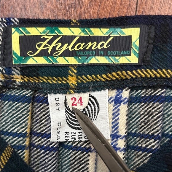 Hyland Vintage Pleated Tartan A-Line Skirt with Buckle Details, Size 0 (Size 24) - Picture 2 of 10
